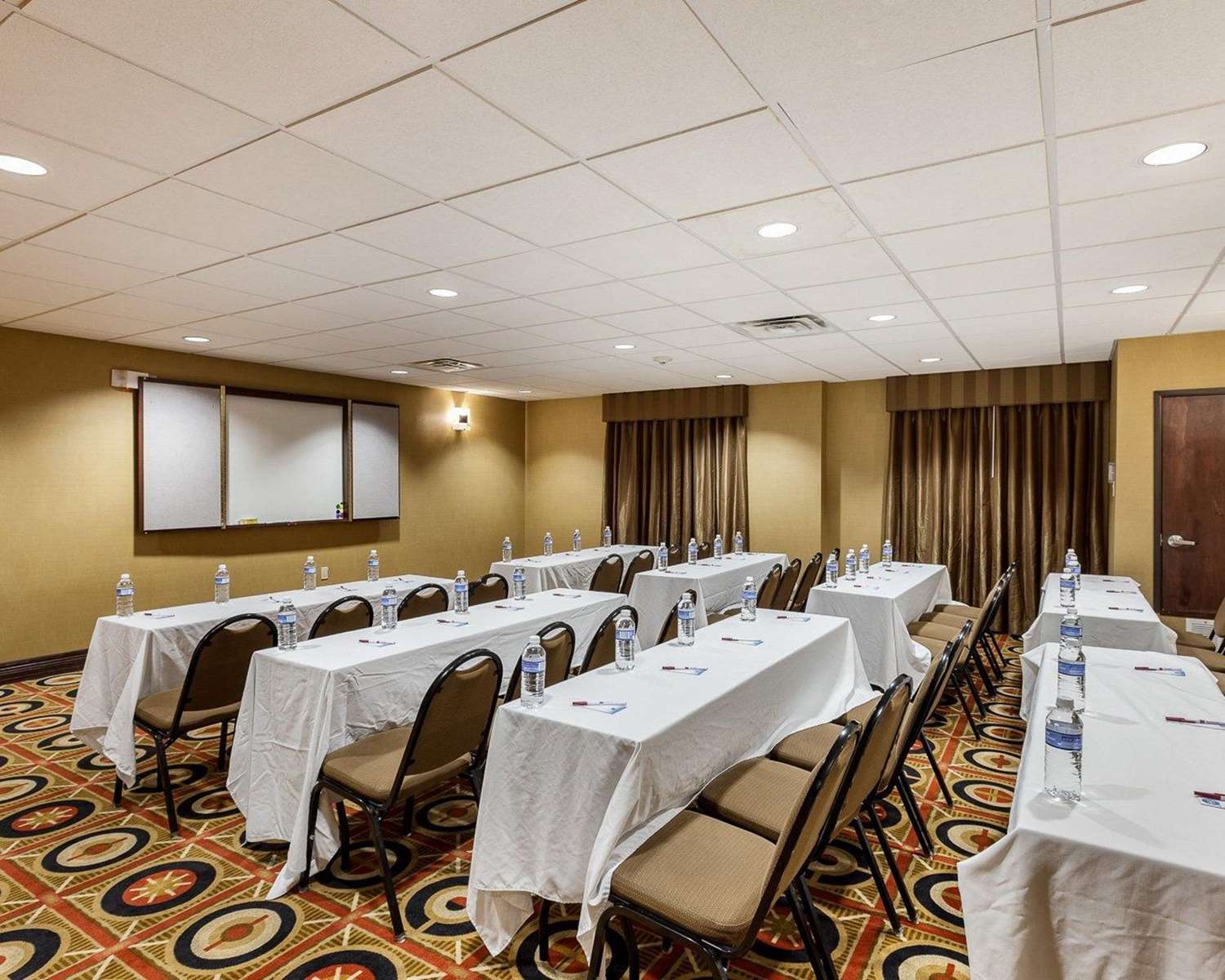 Фото Comfort Suites Plano - Dallas North