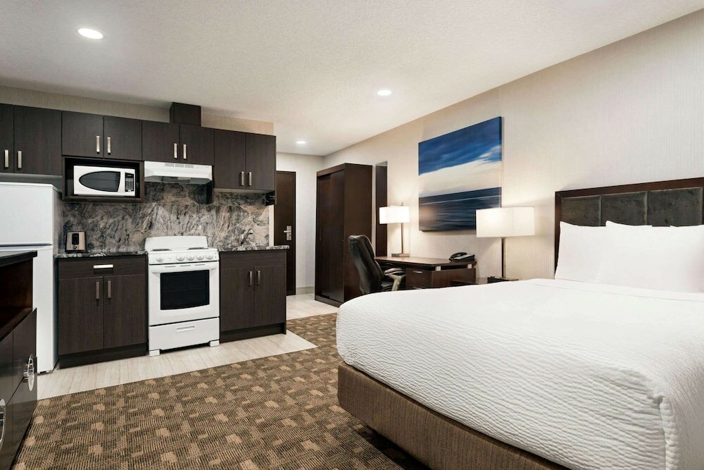 Фото Days Inn by Wyndham Wainwright