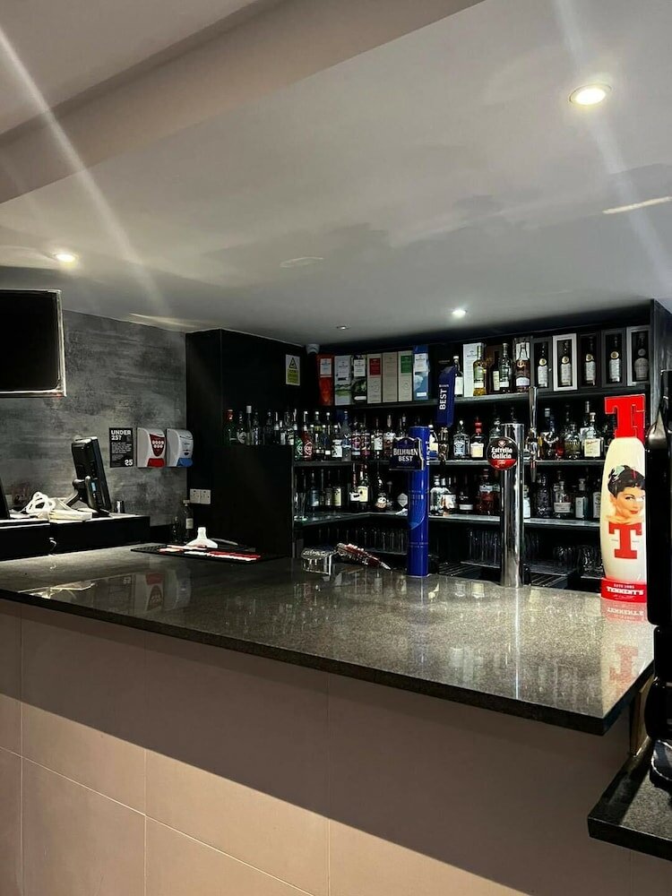 Фото Crown Court Hotel & Bar