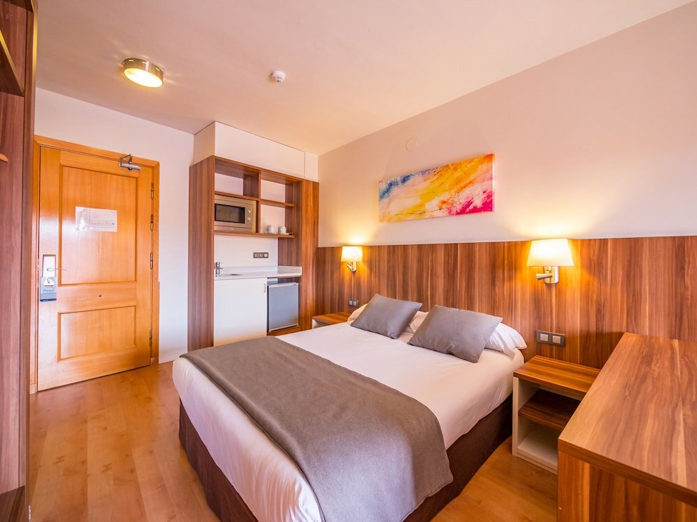 Фото Golden Avenida Family Suites