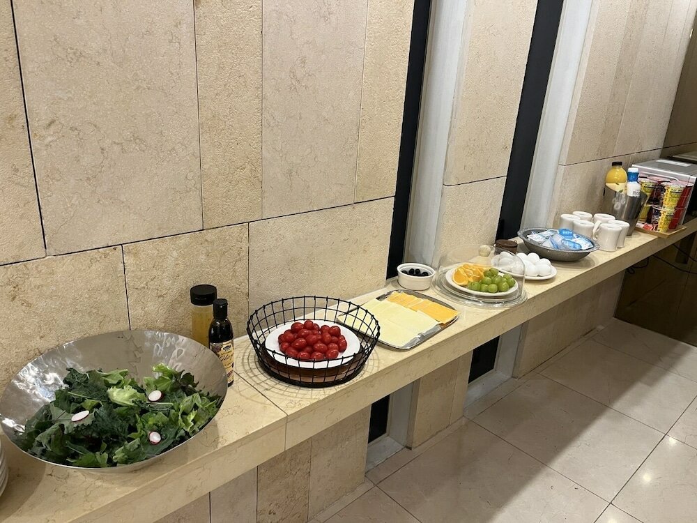 Фото Simple Stay Hotel