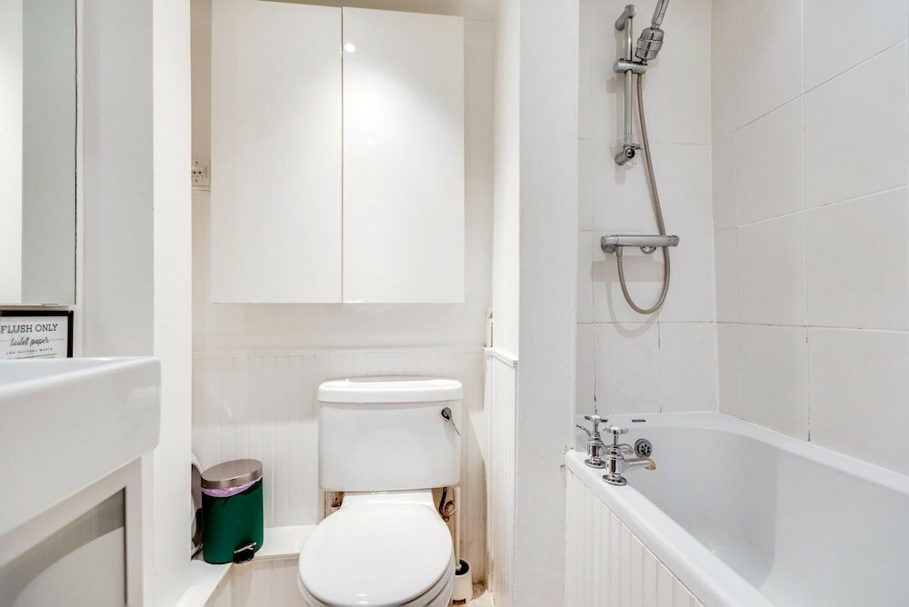 Фото The Old Bookbinders Retreat