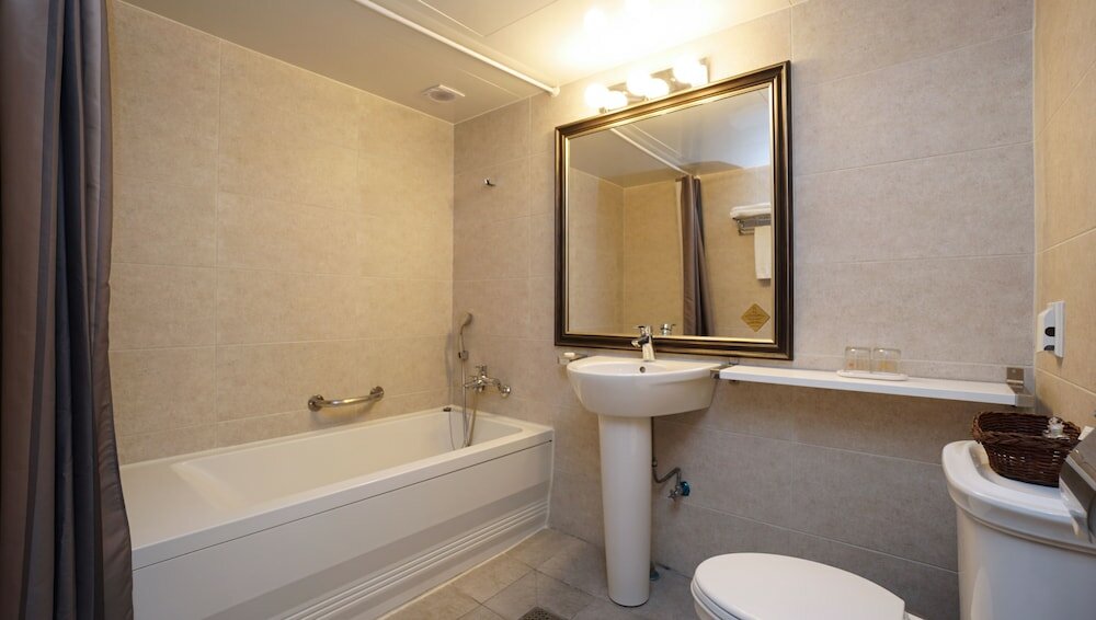 Фото Insadong Crown Hotel