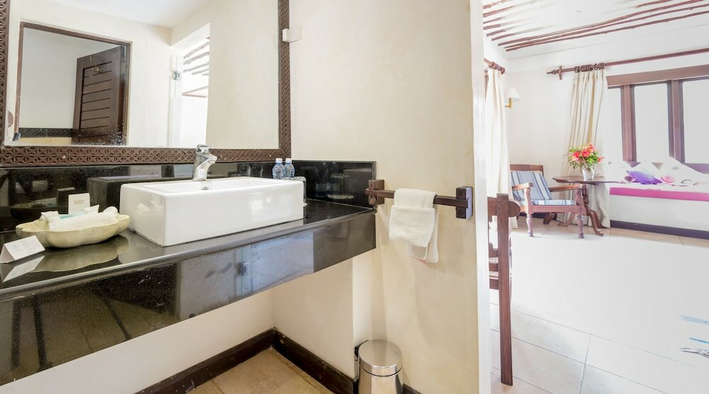 Фото Jacaranda Indian Ocean Beach Resort