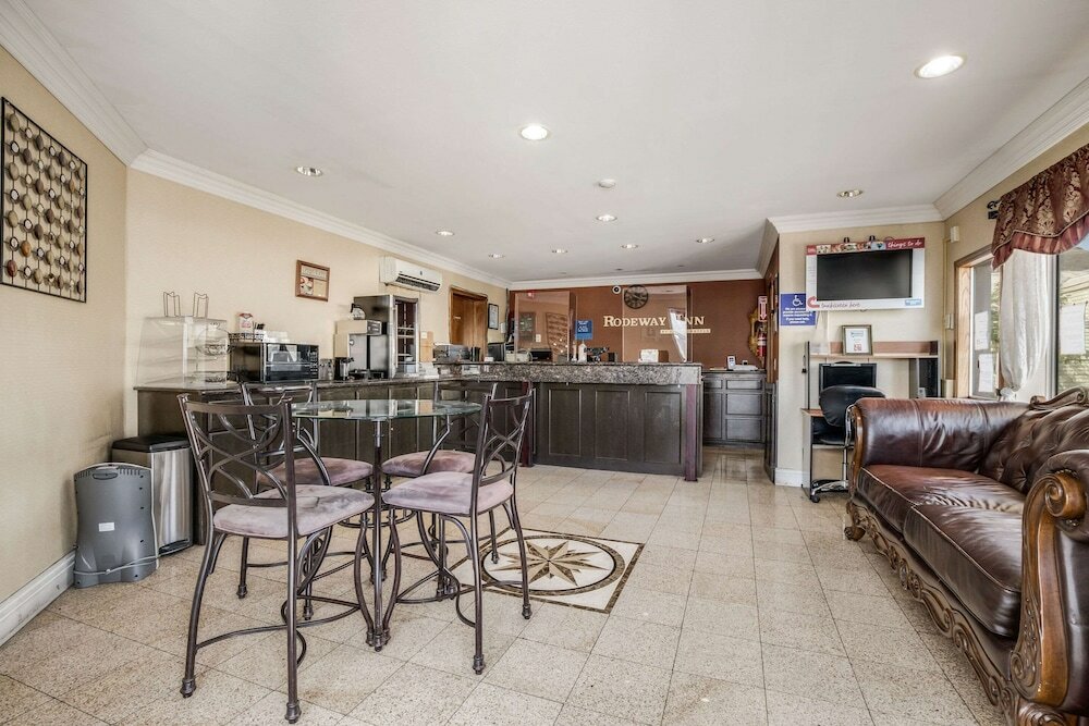 Фото Rodeway Inn Old Town Temecula