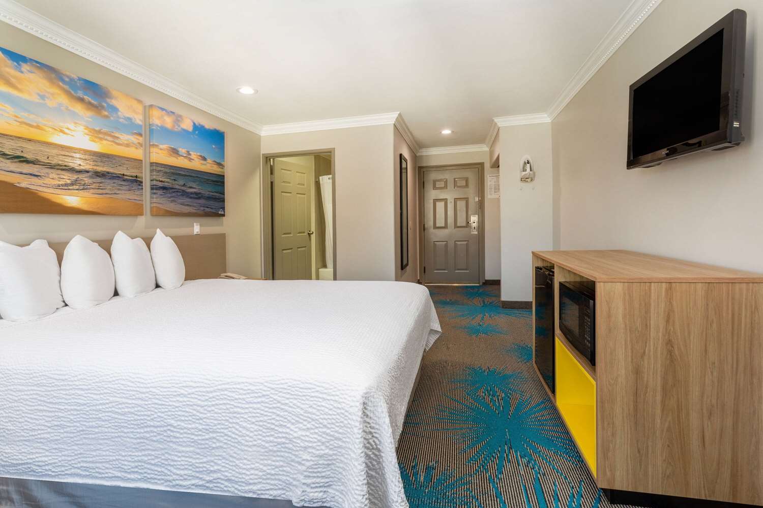 Фото Days Inn by Wyndham Santa Monica/Los Angeles