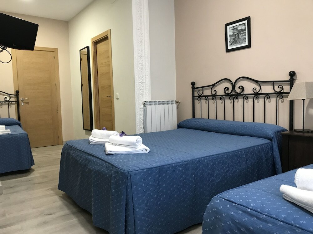 Фото Hostal El Pilar