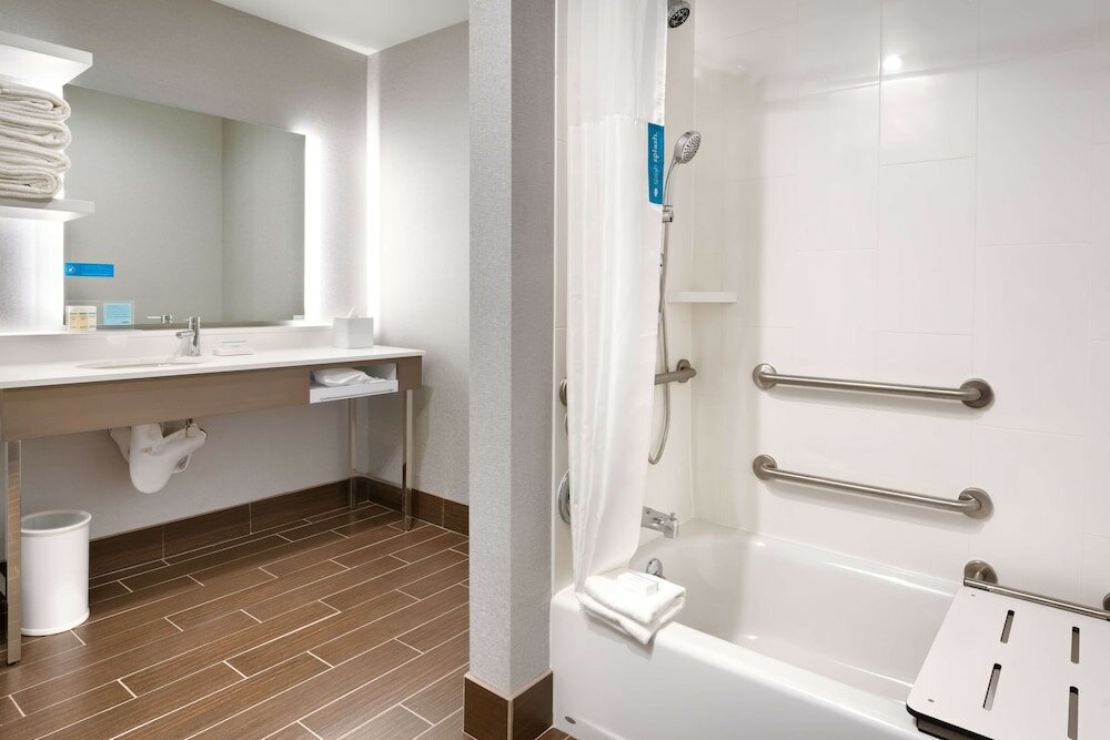 Фото Hampton Inn & Suites Anaheim Resort Convention Center