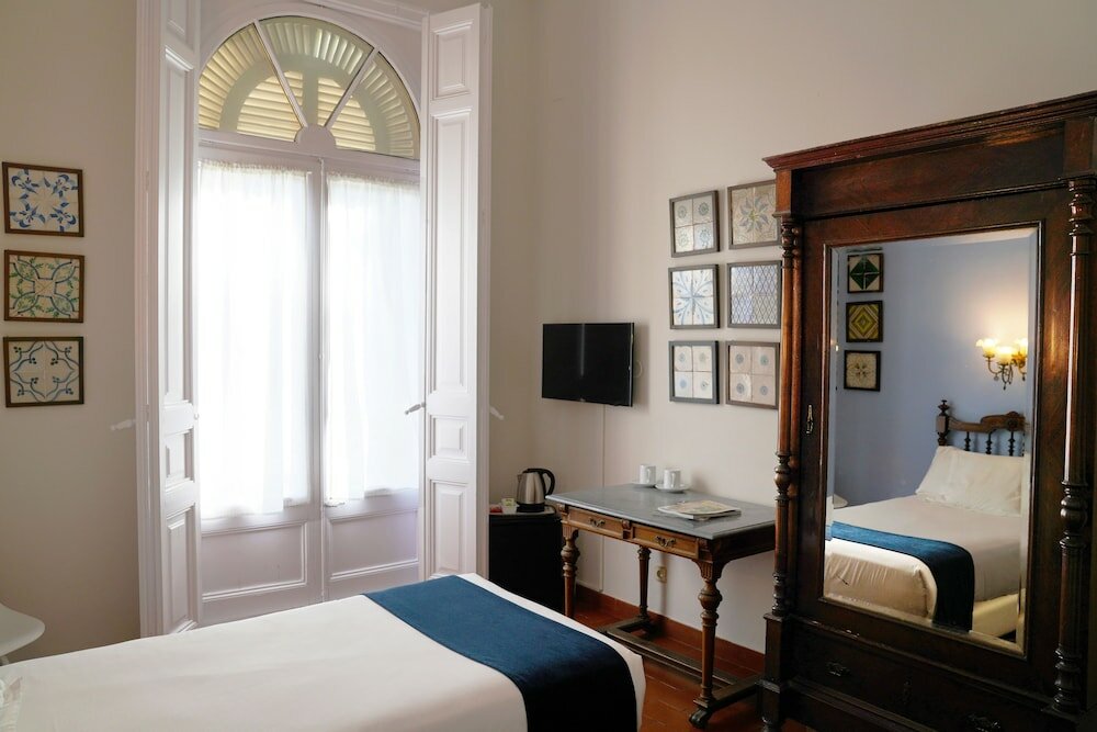Фото Hotel Medium Renaixença