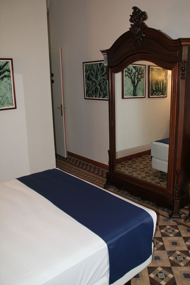 Фото Hotel Medium Renaixença