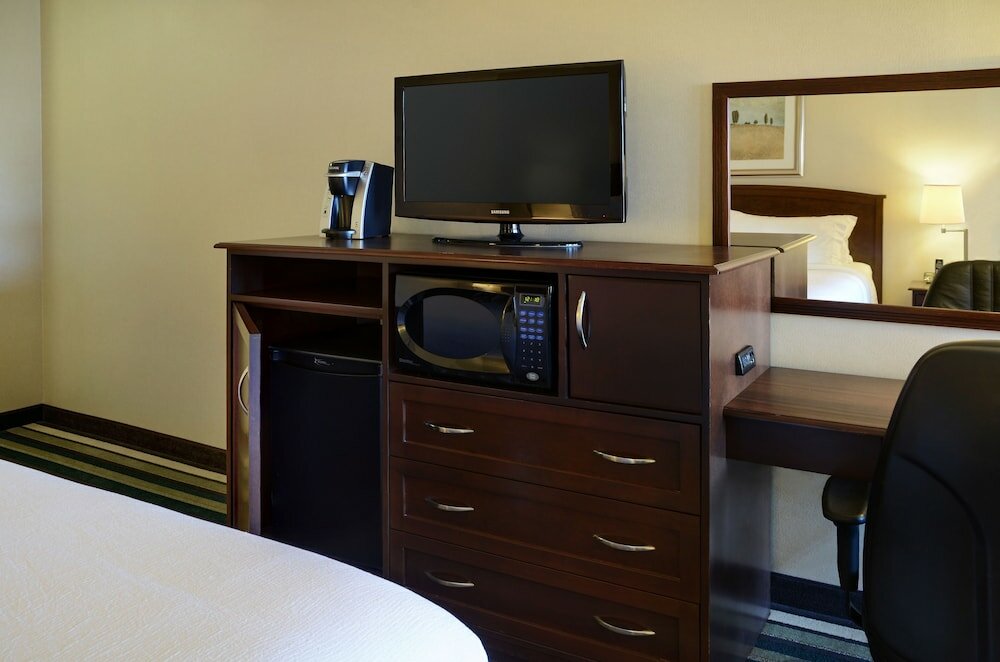 Фото Holiday Inn Conference Ctr Edmonton South