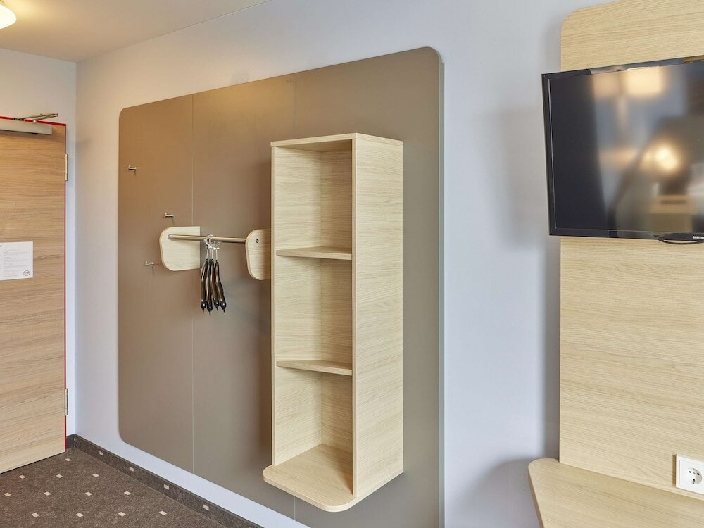 Фото B&b Hotel Saarbrücken-Hbf