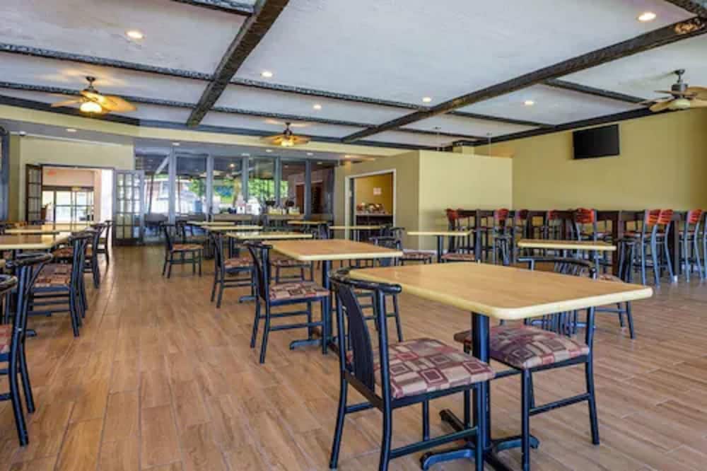 Фото Days Inn & Suites by Wyndham Lebanon Pa