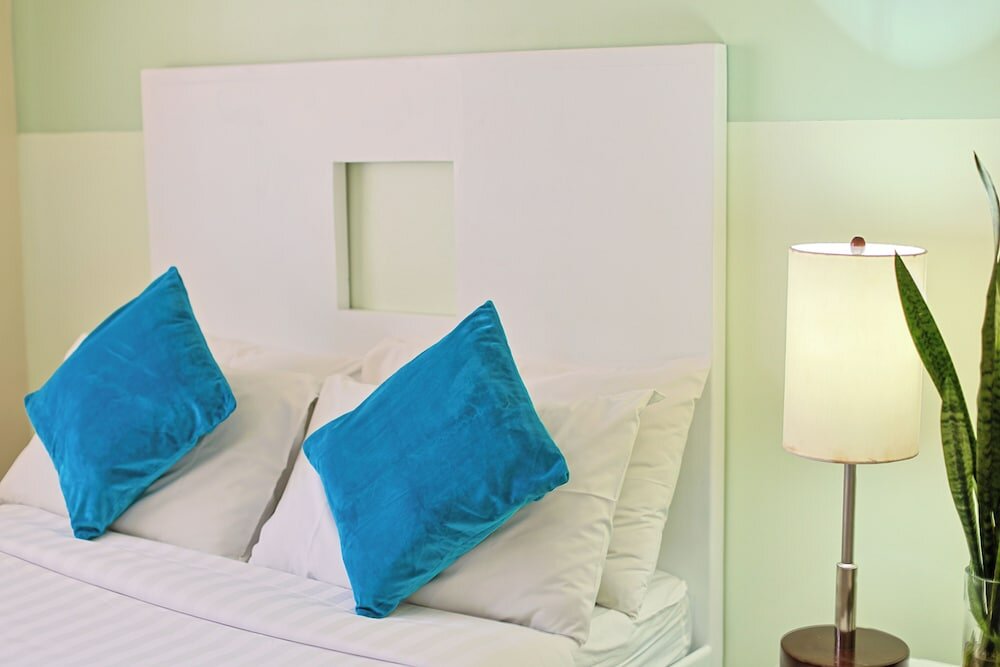 Фото Empire Suites Hotel