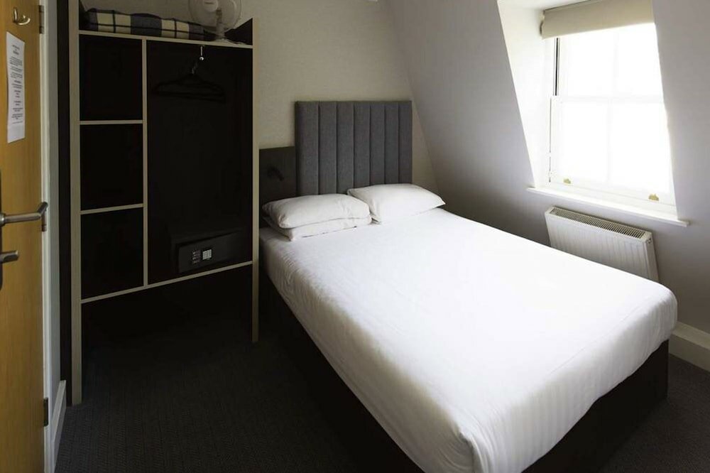 Фото Garden Court Hotel