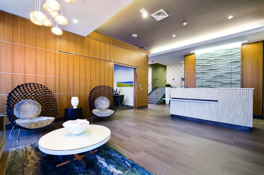 Фото Global Luxury Suites East Boston