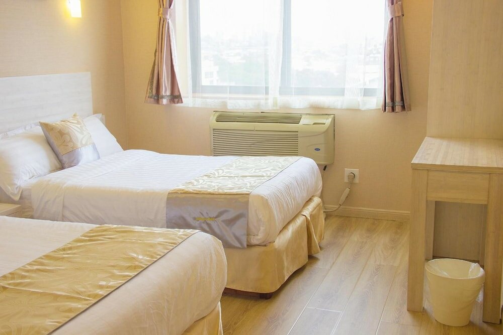 Фото Phoenix Hotel