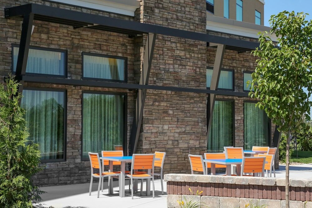 Фото Holiday Inn Express Moline - Quad Cities Area, an Ihg Hotel