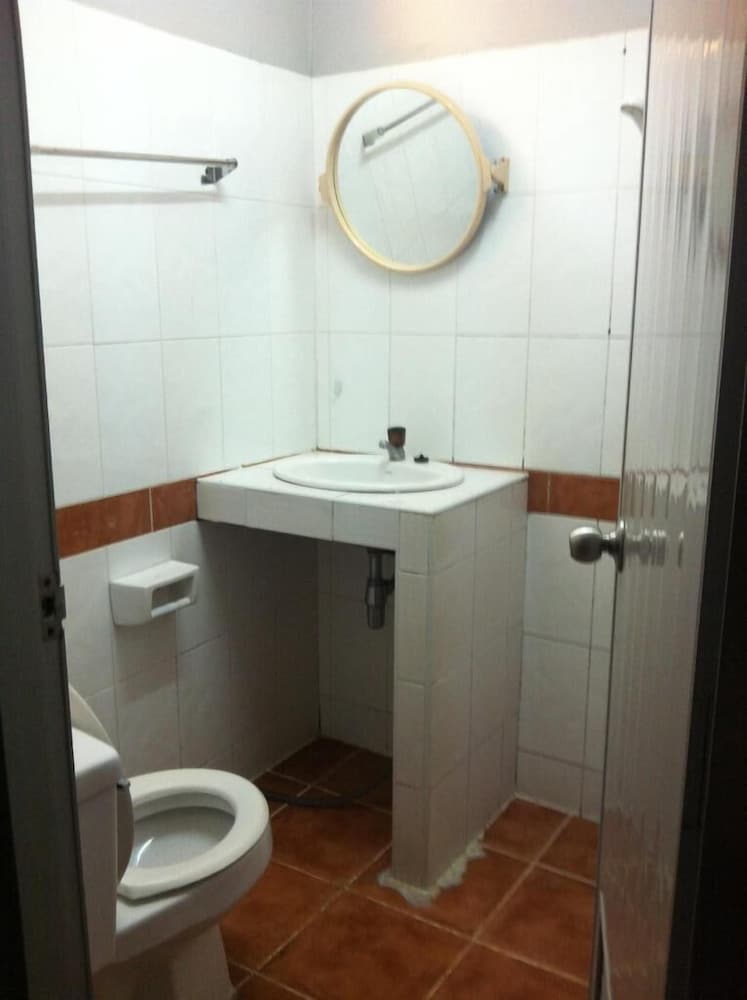 Фото White Orchid Inn