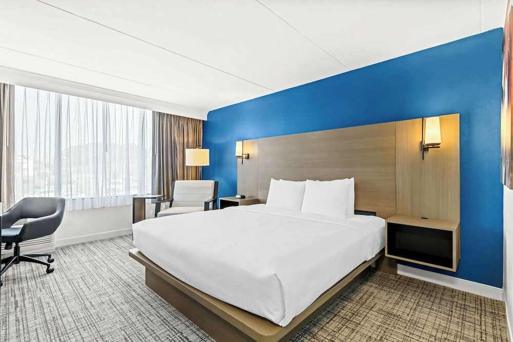 Фото Best Western Sterling Hotel & Suites