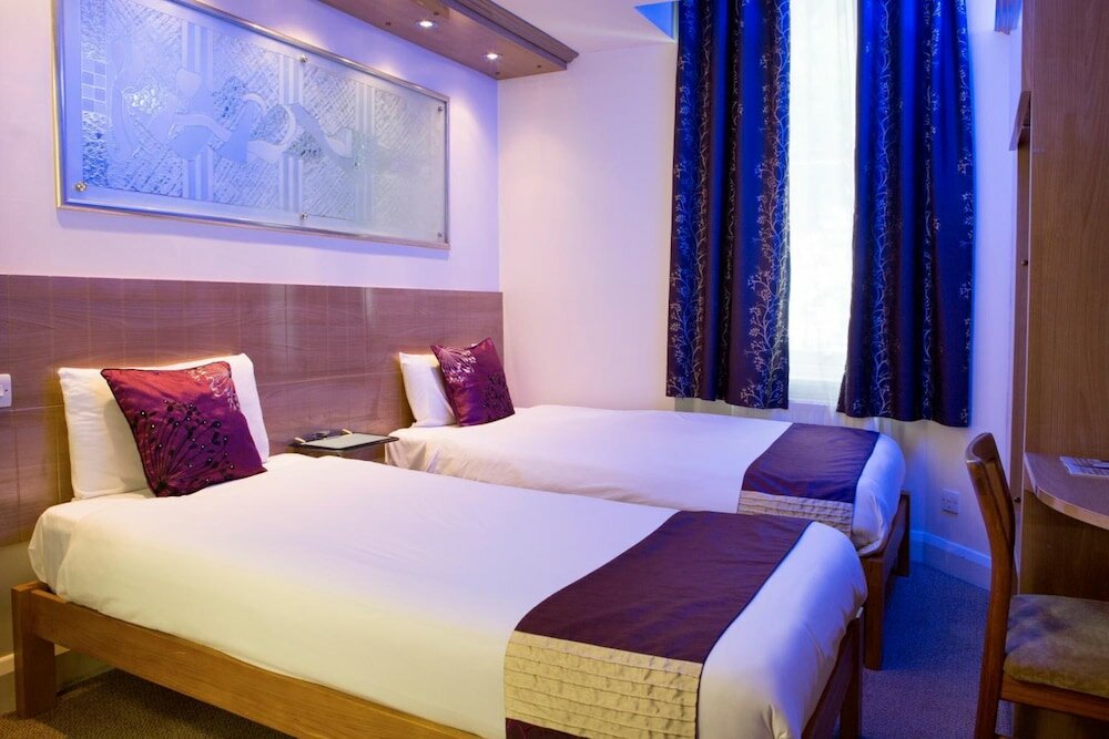 Фото Westpoint Hotel