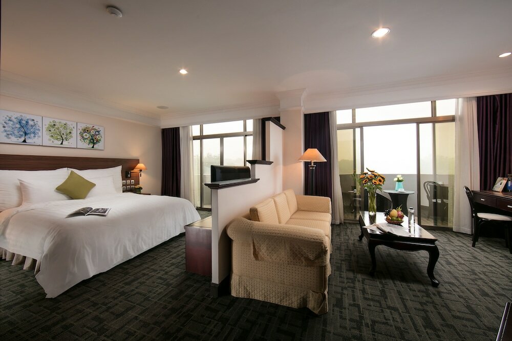 Фото Lake Side Hotel