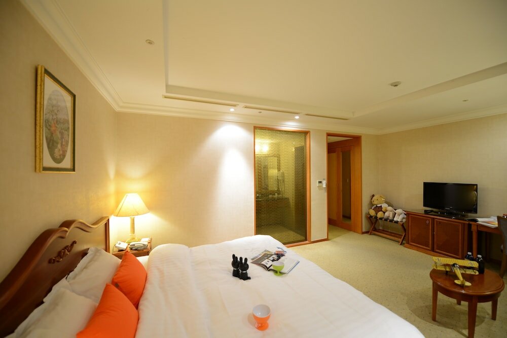 Фото Onyang Hot Spring Hotel