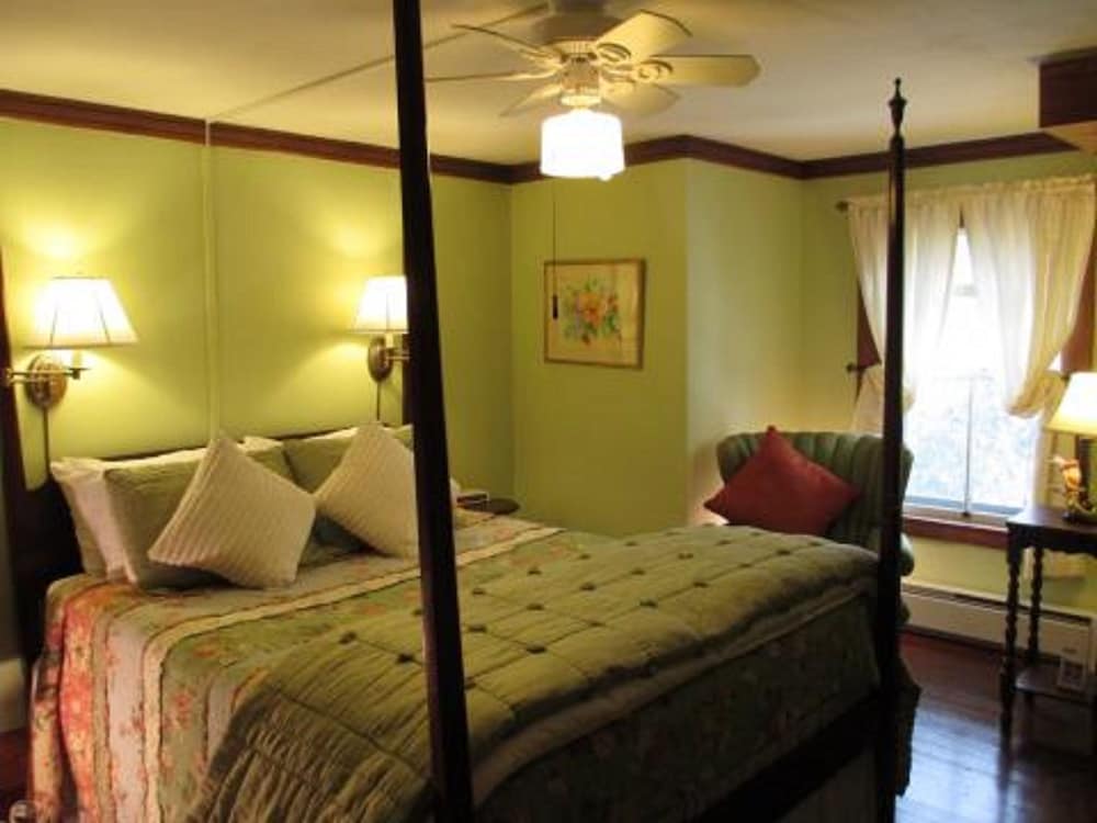 Фото Follansbee Inn