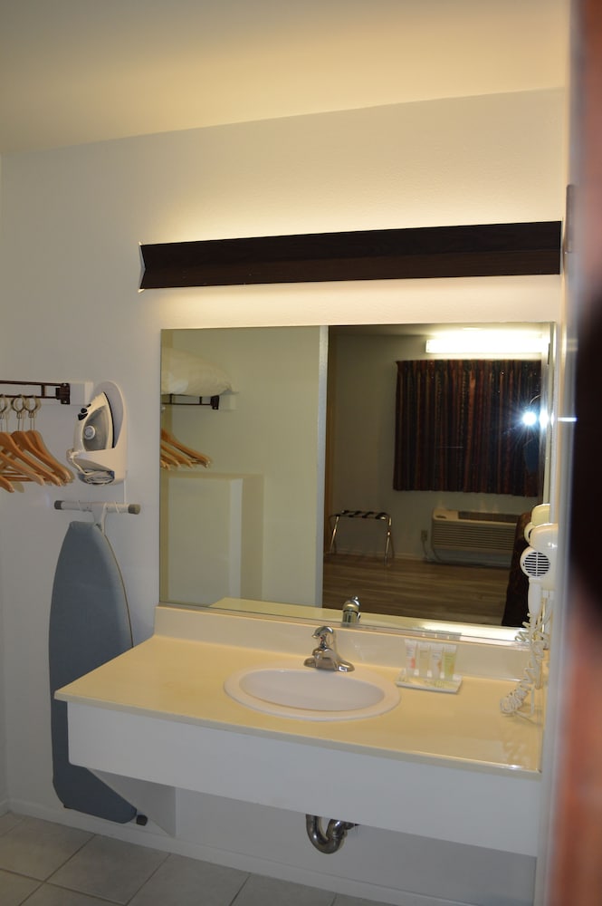 Фото Jolly Roger Hotel