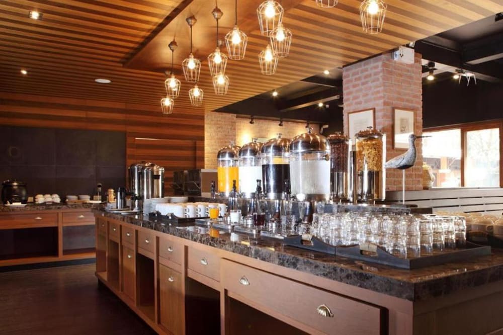 Фото Rambuttri Village Inn & Plaza