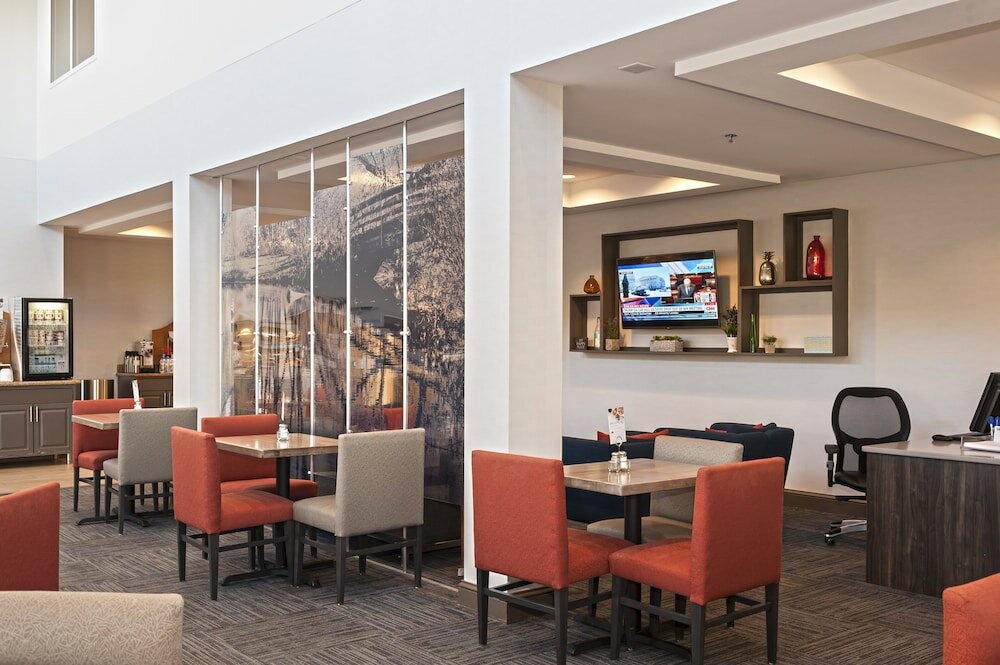 Фото Holiday Inn Express Hotel & Suites Chanhassen, an Ihg Hotel