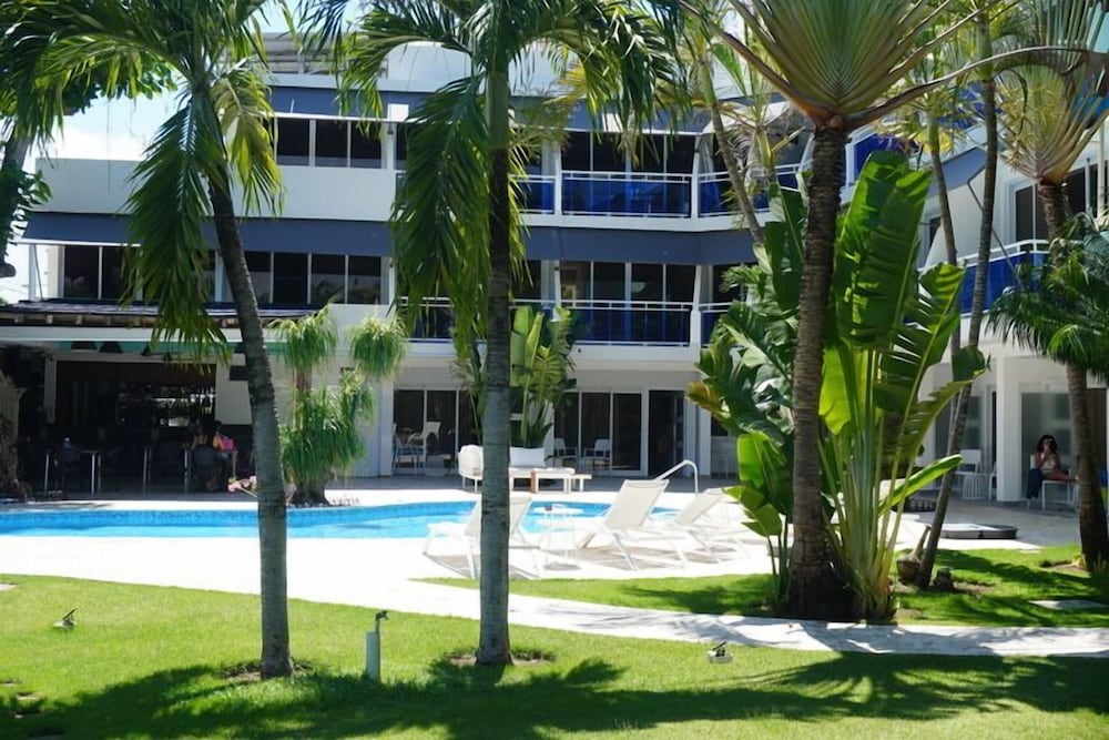 Фото New Garden Hotel