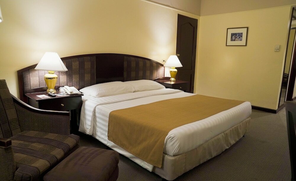 Фото Berjaya Makati Hotel