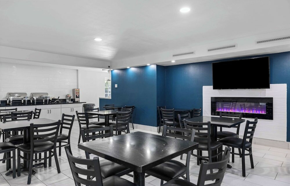 Фото La Quinta Inn by Wyndham Stockton