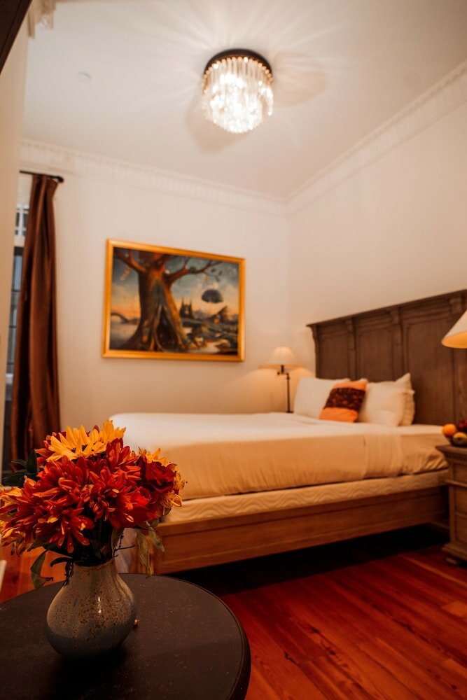 Фото Royal Frenchmen Hotel and Bar