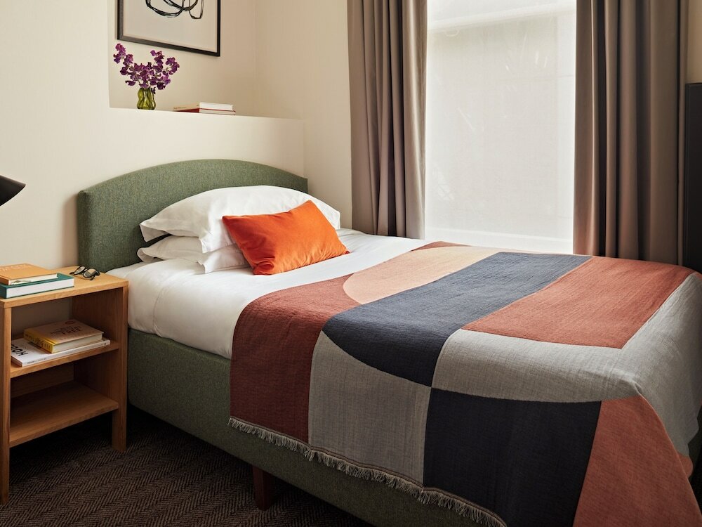 Фото Bedford Corner Hotel