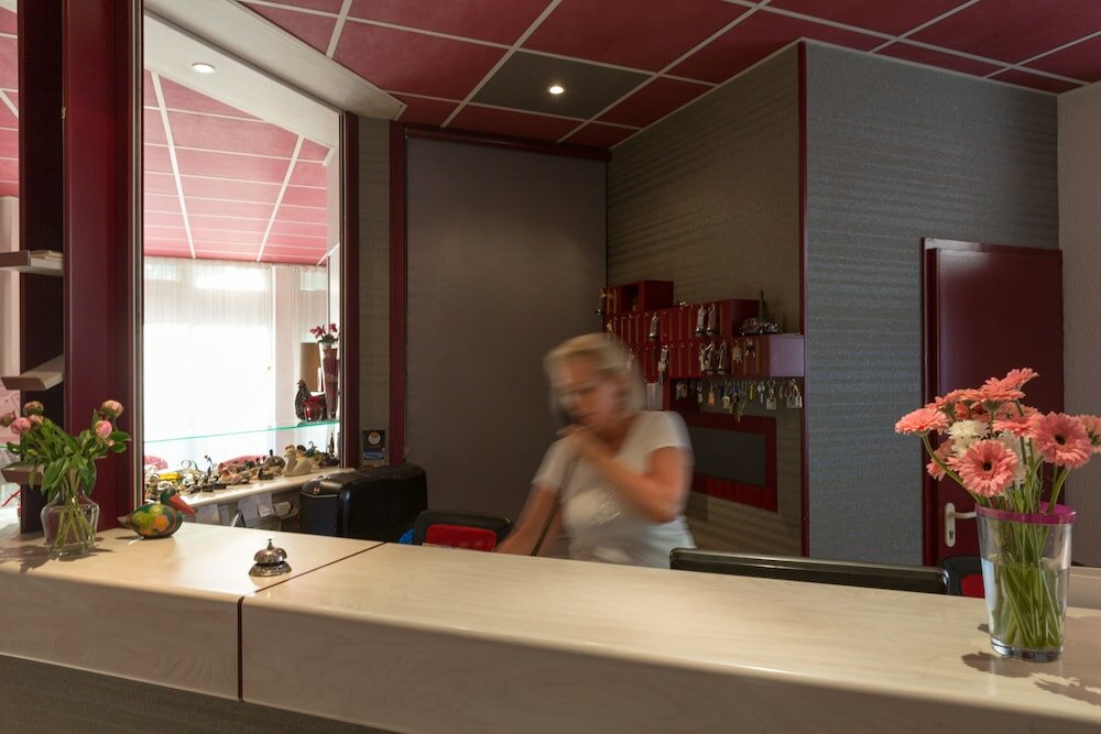 Фото Logis Hôtel l'Arc en Ciel