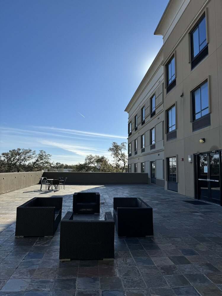 Фото Holiday Inn San Antonio N - Stone Oak Area, an Ihg Hotel