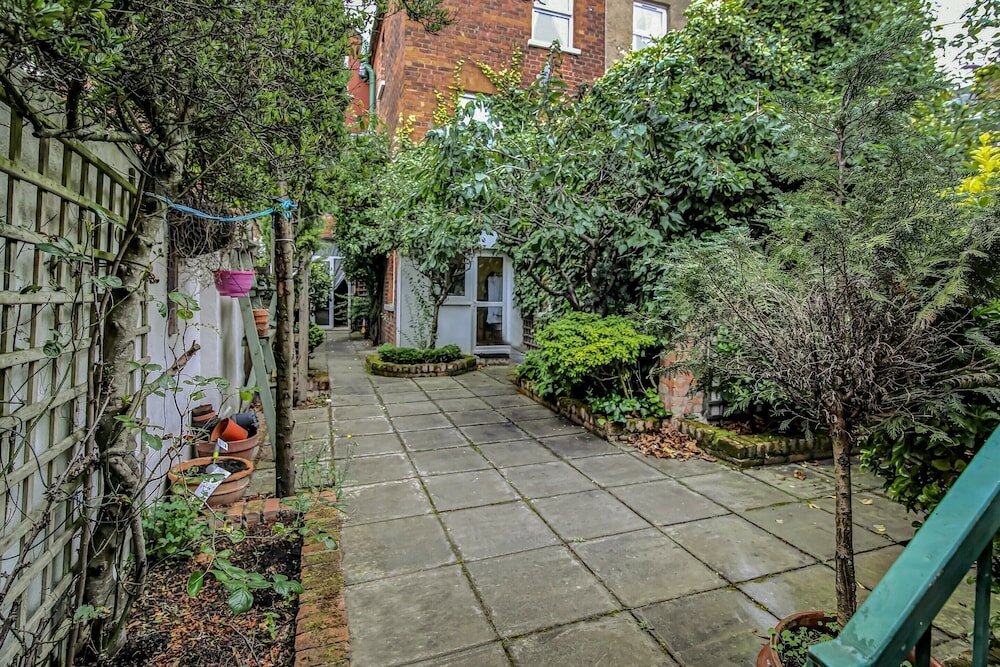 Фото Oyo Avenue House