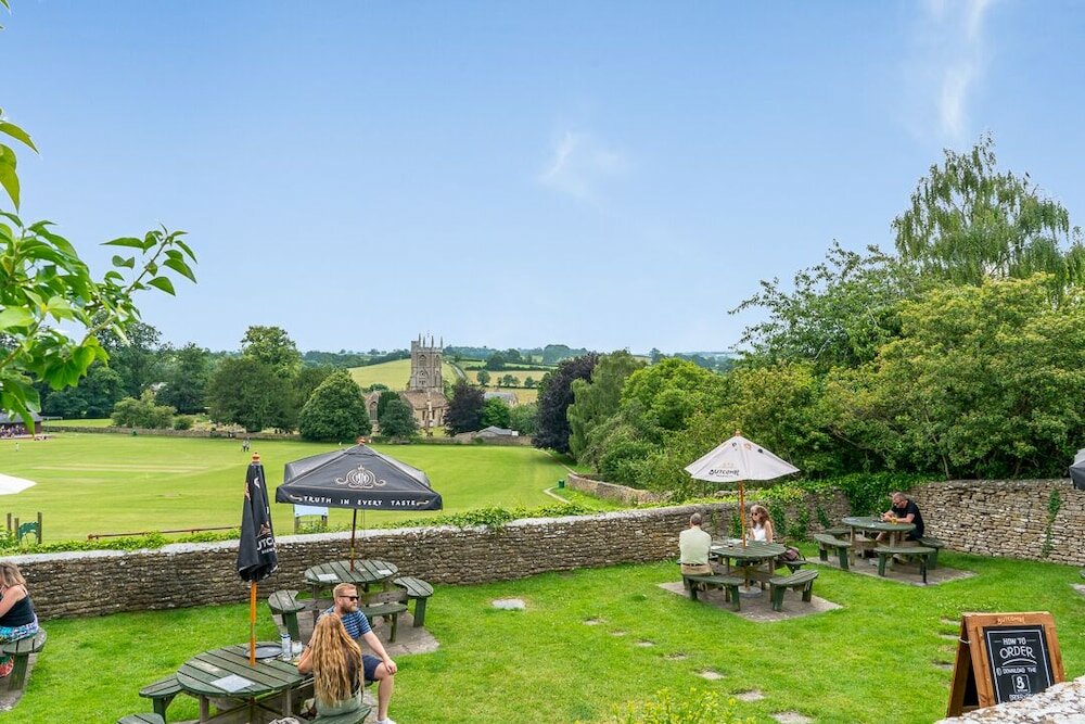 Фото The George Inn and The Plaine