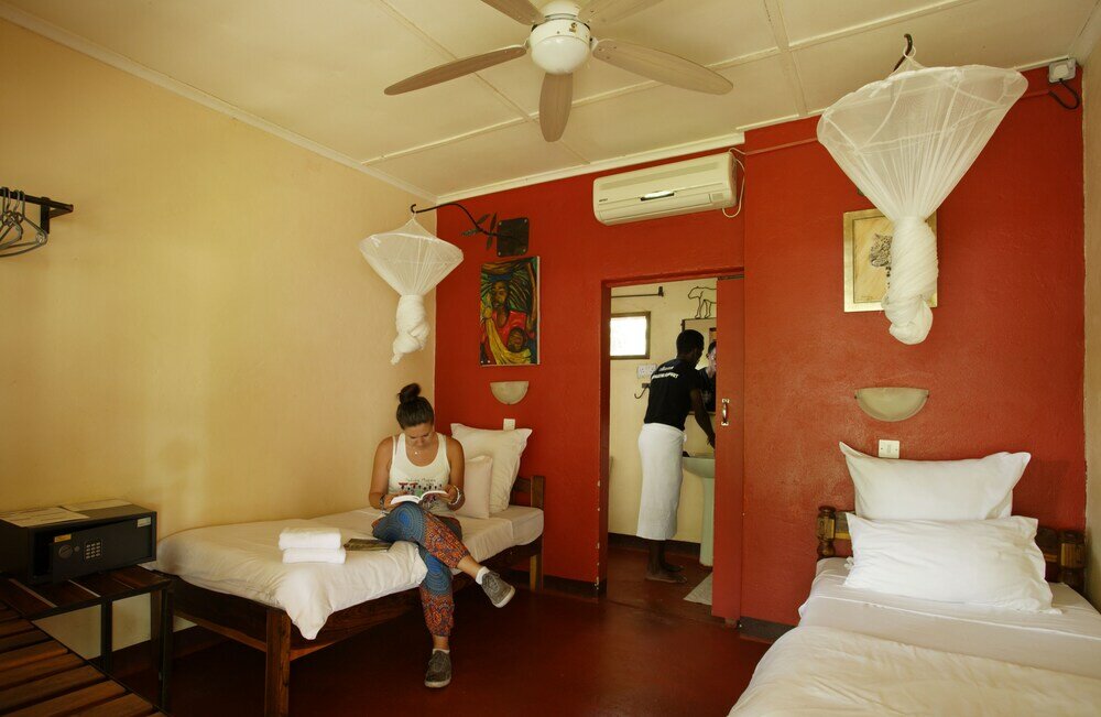 Фото Jollyboys Backpackers