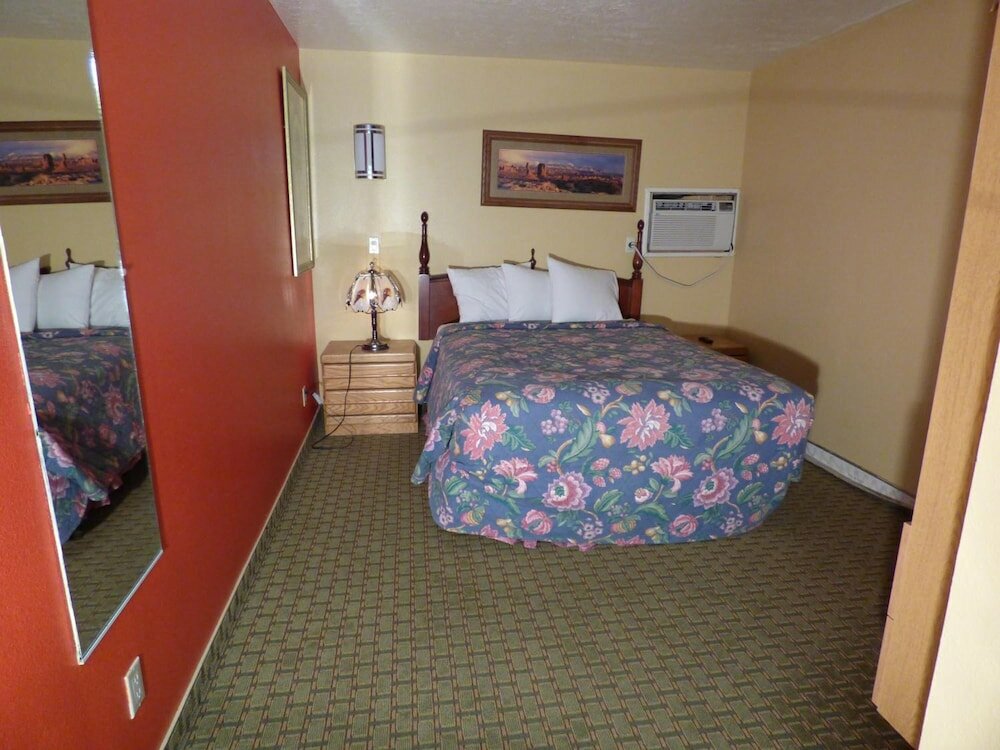 Фото Coronada Inn and Suites