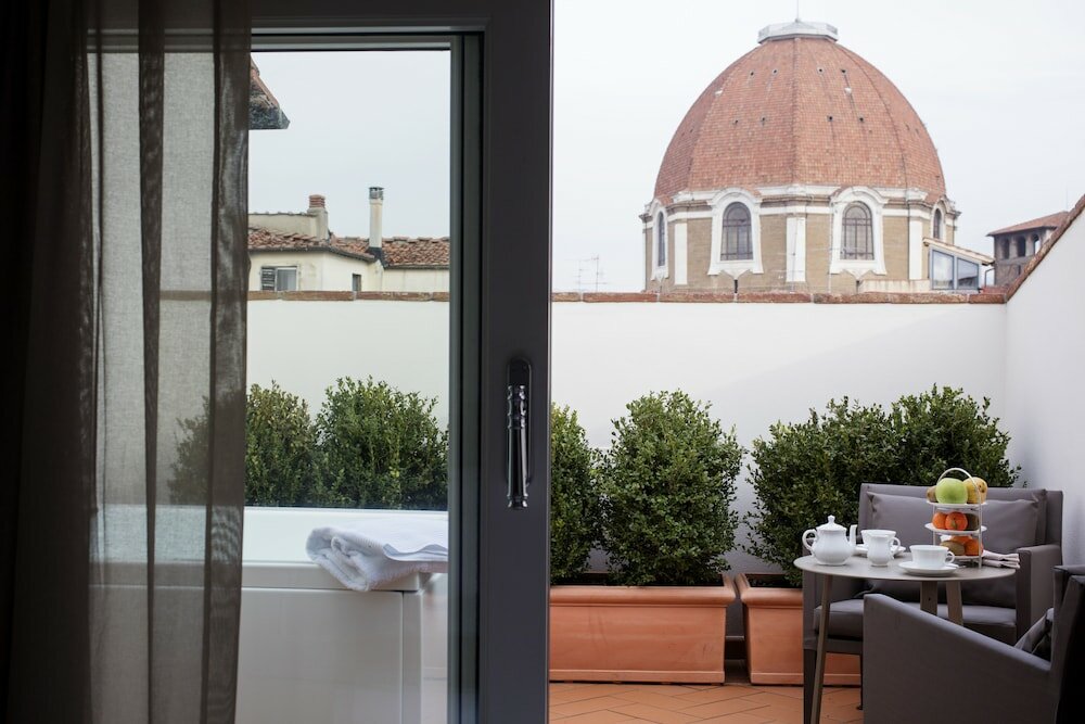 Фото The Frame Hotel