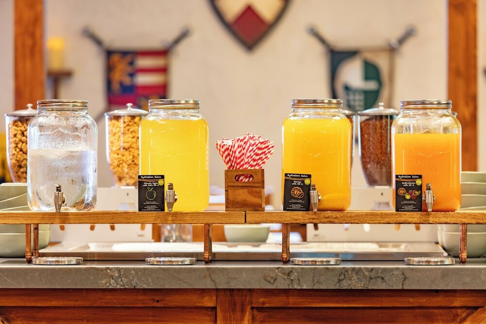 Фото Warwick Castle Knight's Village