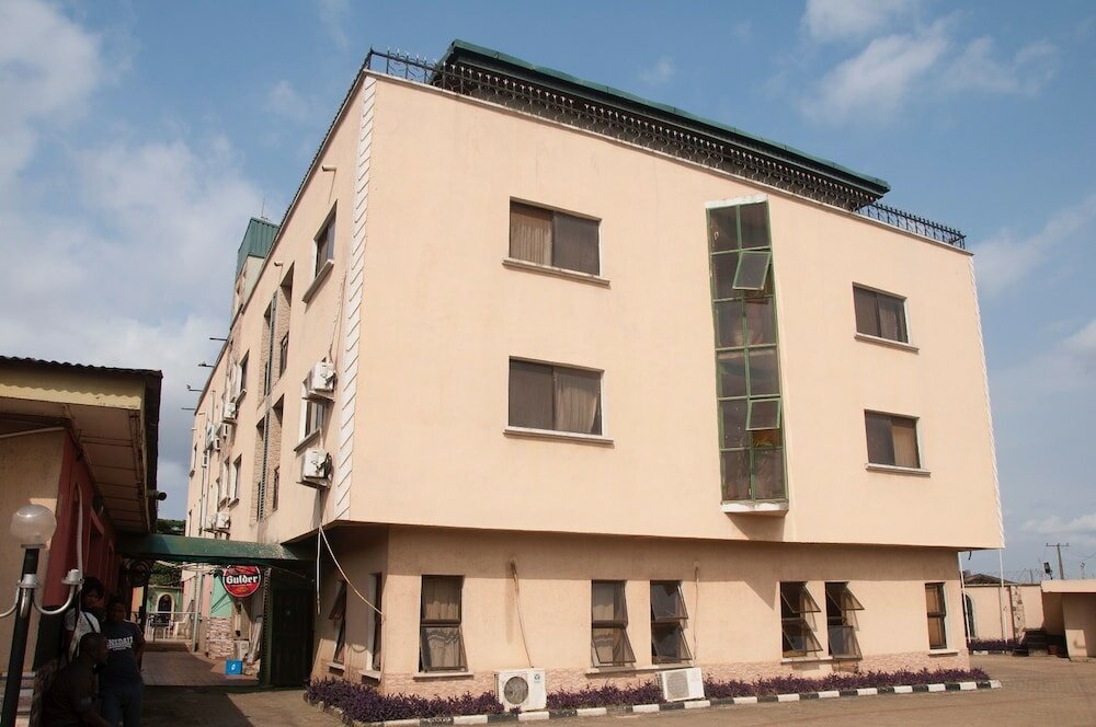 Фото Alfoscar Hotel & Suites