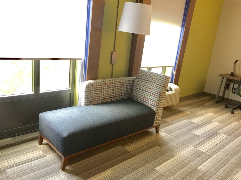 Фото Holiday Inn Express & Suites Houston - Memorial Park Area, an Ihg Hotel