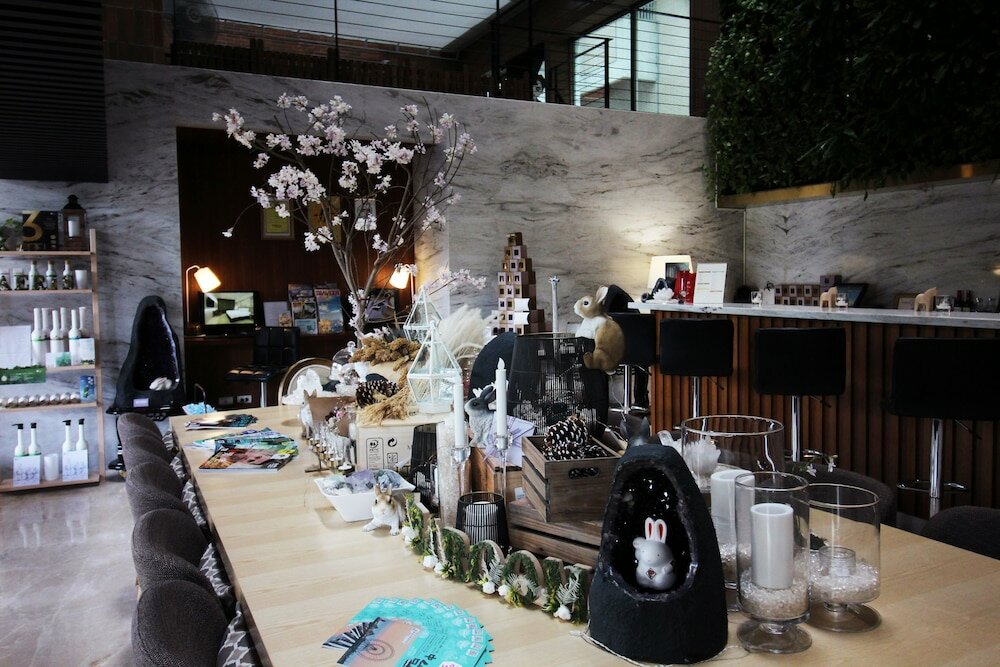 Фото Aeris International Hotel