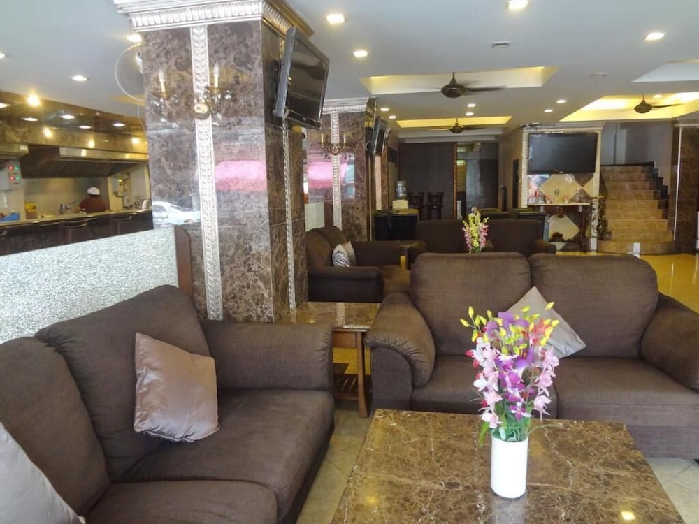 Фото Maleez Lodge Hotel and Restaurant