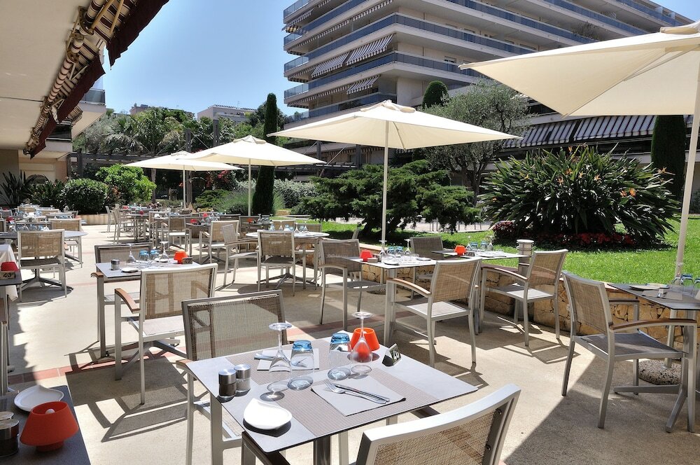 Фото The Originals Boutique, Hôtel Les Strélitzias, Antibes