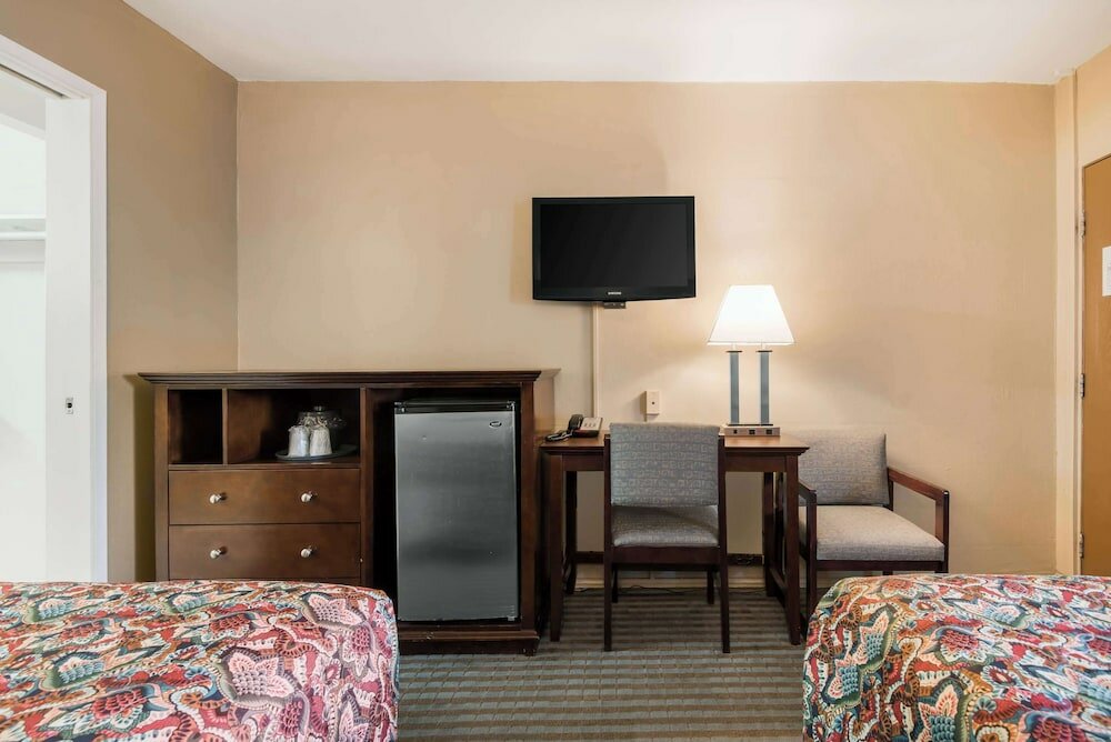 Фото Rodeway Inn Regalodge